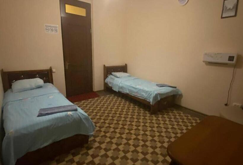 פנסיון Sam Greenhouse Hostel