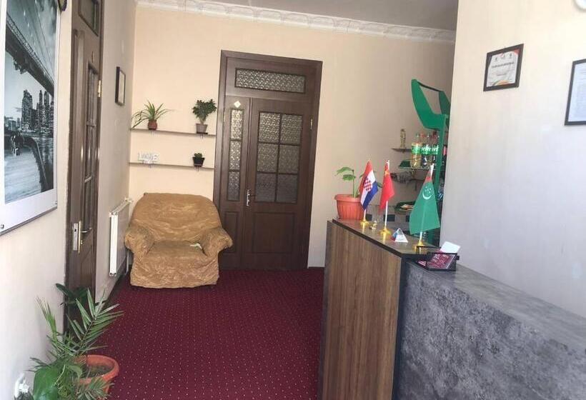 פנסיון Sam Greenhouse Hostel