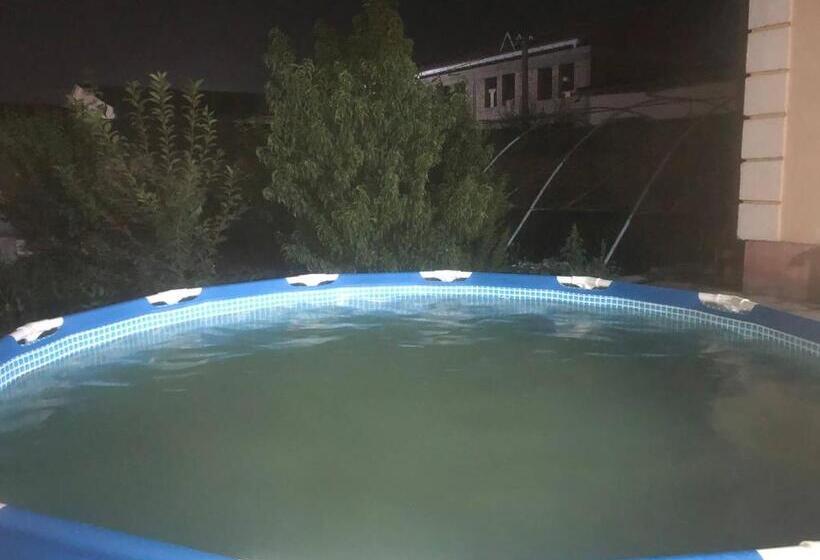 פנסיון Sam Greenhouse Hostel