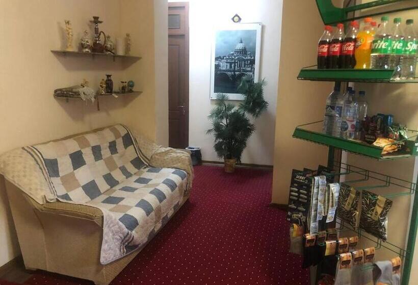 פנסיון Sam Greenhouse Hostel