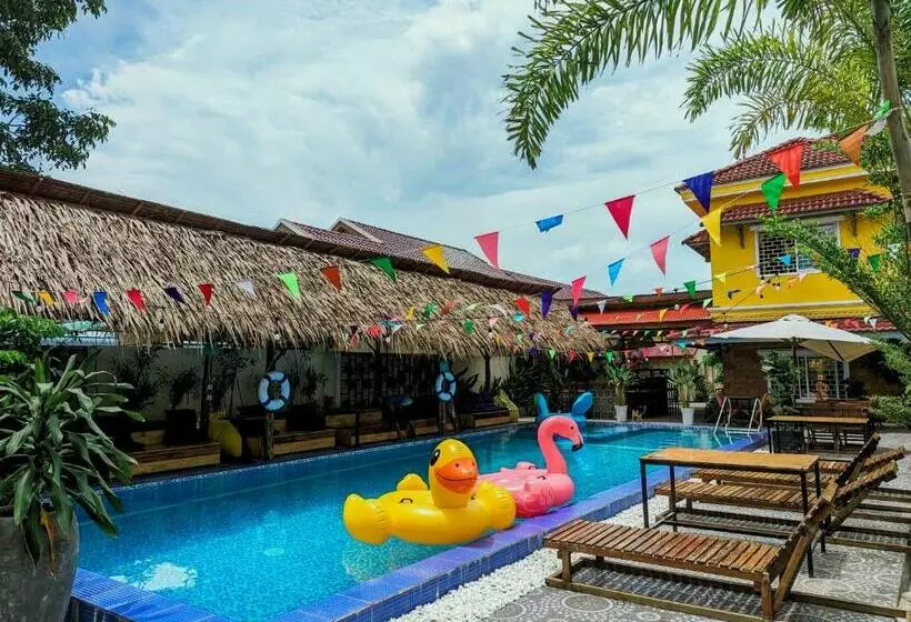 Yellow Star Hostel