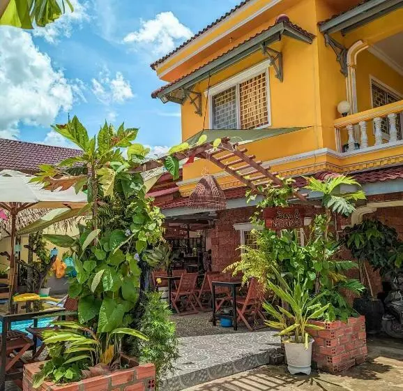 Yellow Star Hostel
