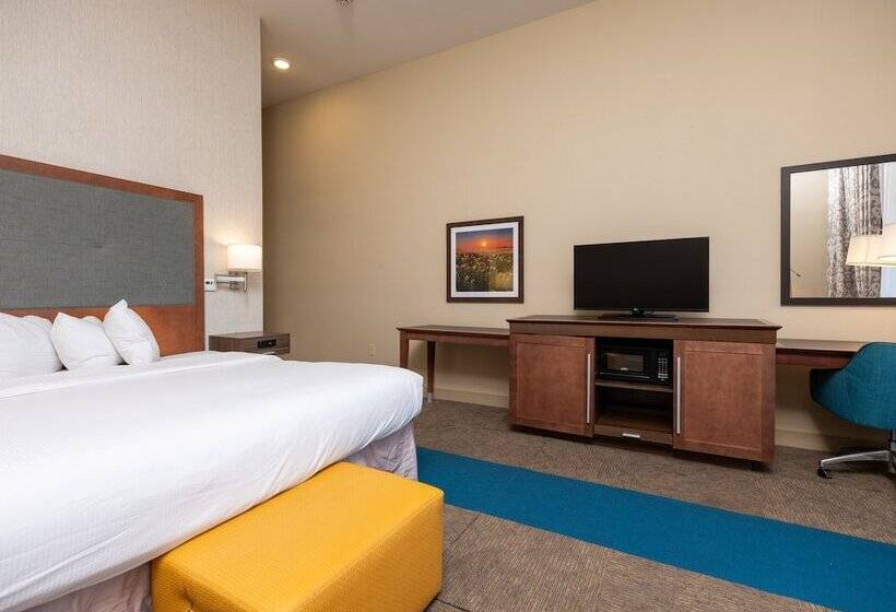 호텔 Flag Point Inn & Suites Pratt By Fairbridge