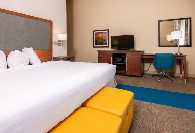 호텔 Flag Point Inn & Suites Pratt By Fairbridge