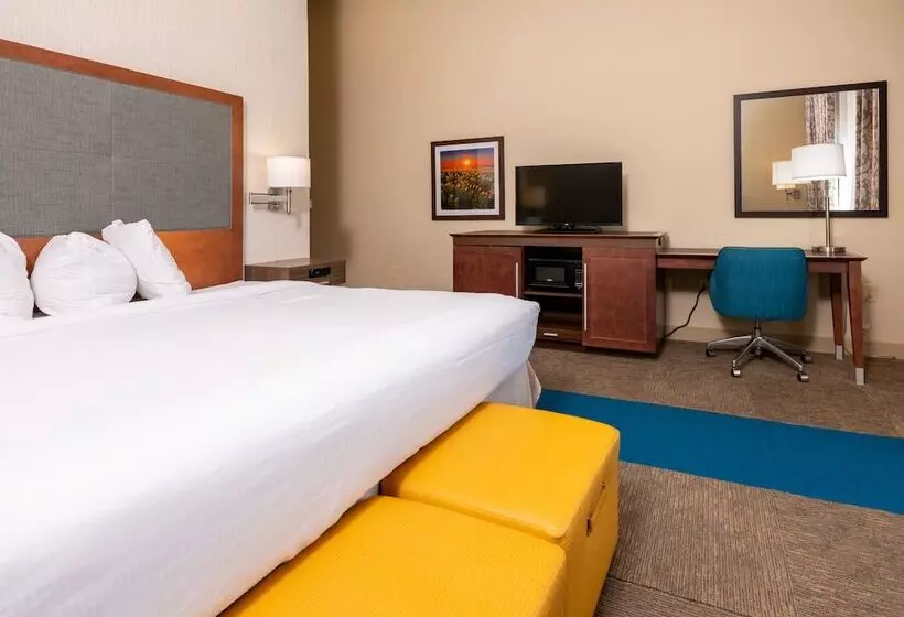 ホテル Flag Point Inn & Suites Pratt By Fairbridge