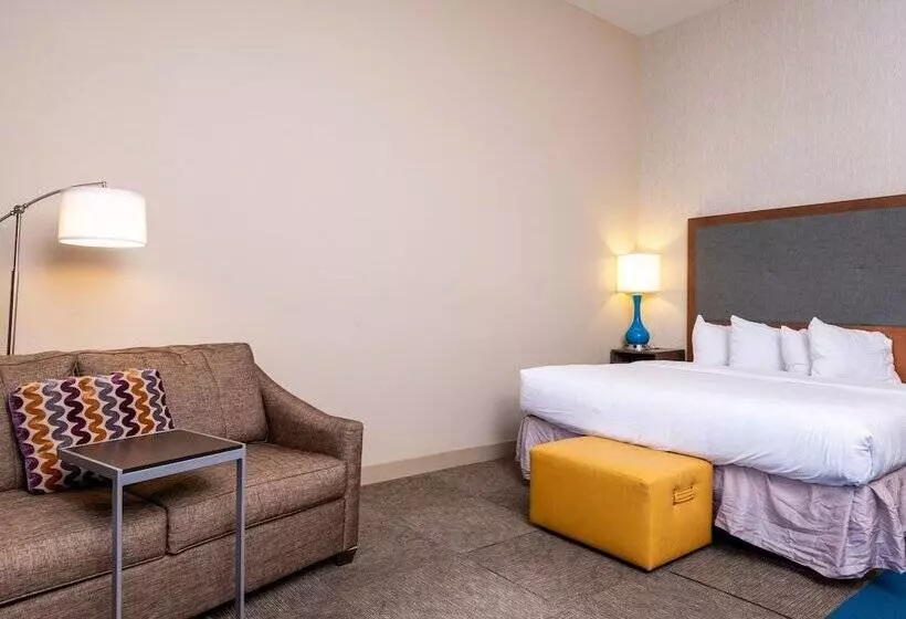 ホテル Flag Point Inn & Suites Pratt By Fairbridge