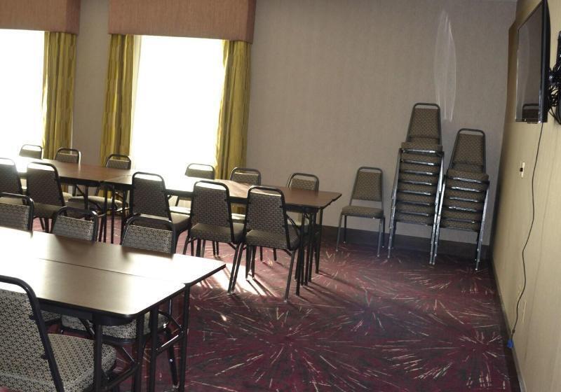 호텔 Flag Point Inn & Suites Pratt By Fairbridge