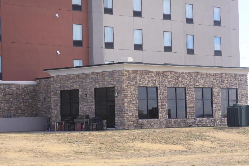 호텔 Flag Point Inn & Suites Pratt By Fairbridge