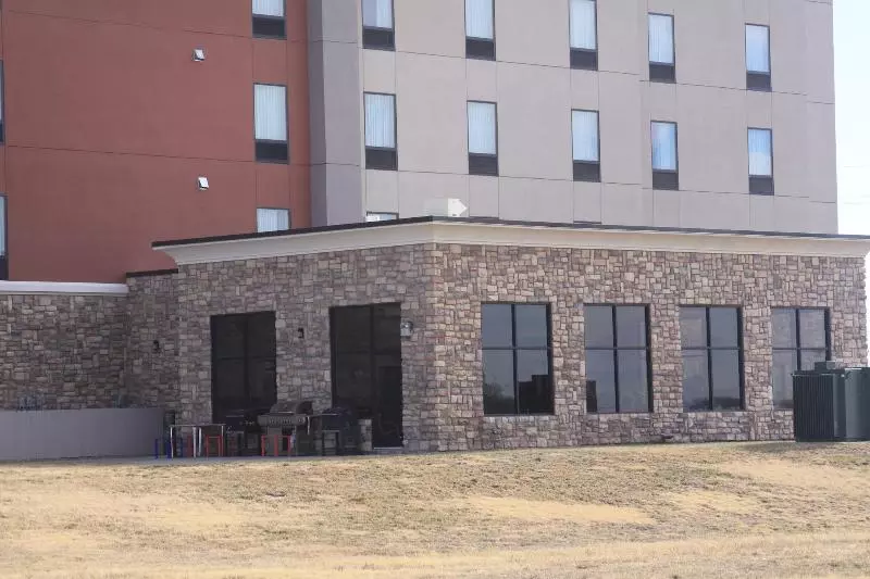 ホテル Flag Point Inn & Suites Pratt By Fairbridge