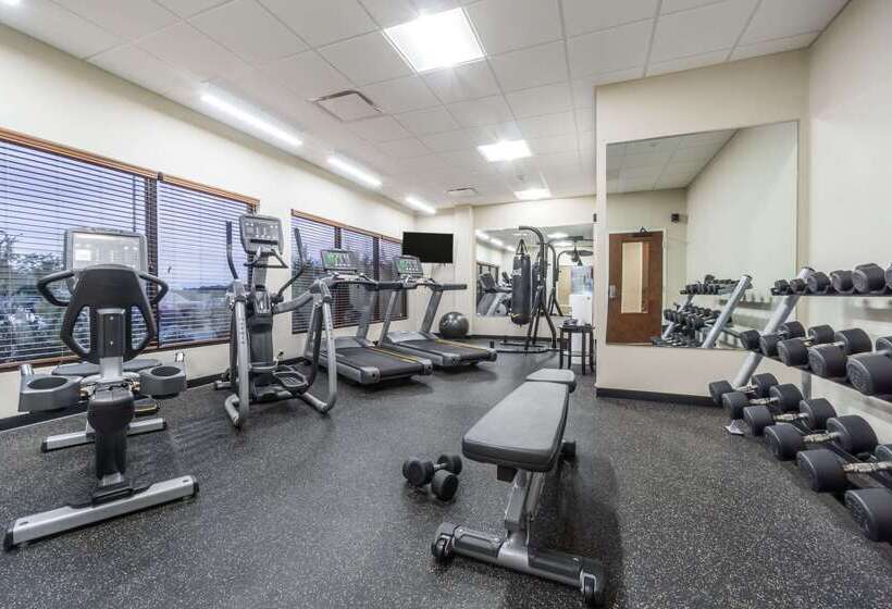 酒店 Hawthorn Suites By Wyndham Wheeling At The Highlands