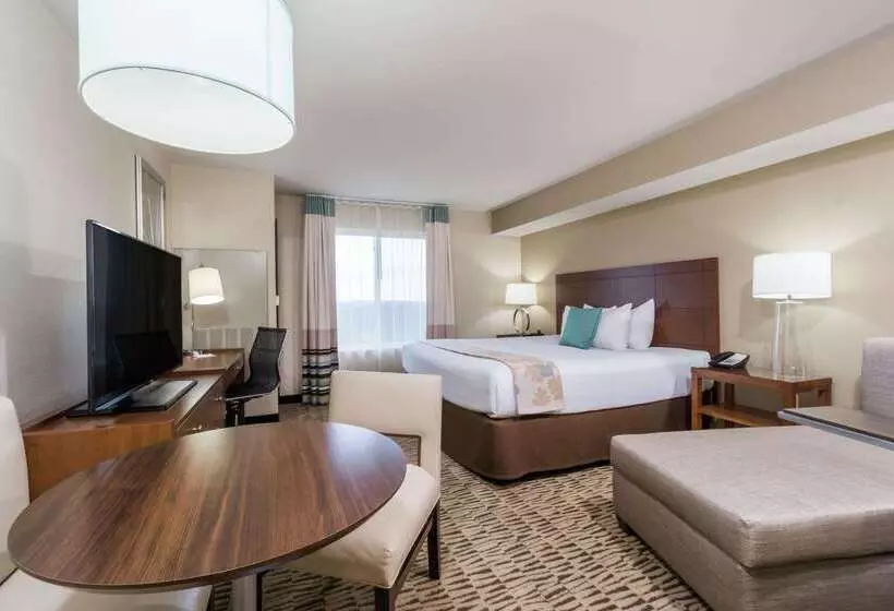 ホテル Hawthorn Suites By Wyndham Wheeling At The Highlands