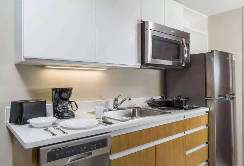 ホテル Hawthorn Suites By Wyndham Wheeling At The Highlands