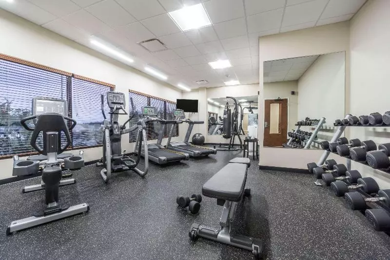 ホテル Hawthorn Suites By Wyndham Wheeling At The Highlands