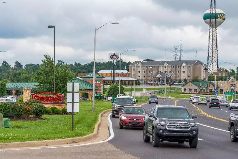 ホテル Hawthorn Suites By Wyndham Wheeling At The Highlands