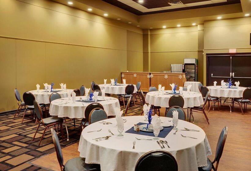 فندق Kindersley Inn