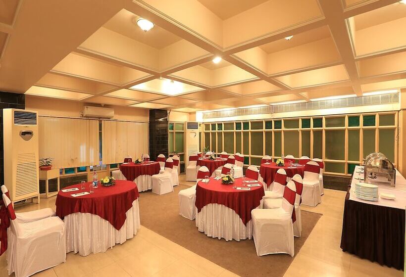 هتل Oyo Premium Mall Road Bathinda