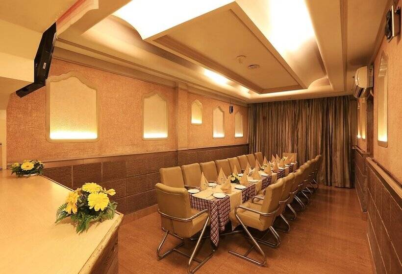 هتل Oyo Premium Mall Road Bathinda