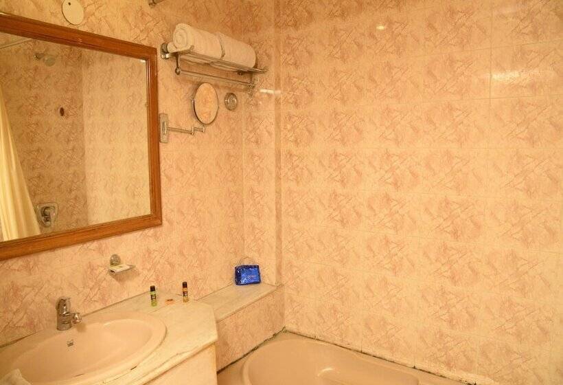 هتل Oyo Premium Mall Road Bathinda