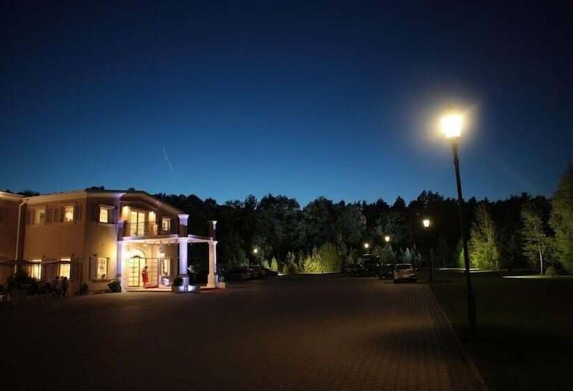 בית מלון כפרי Riviera Resort Airport Modlin