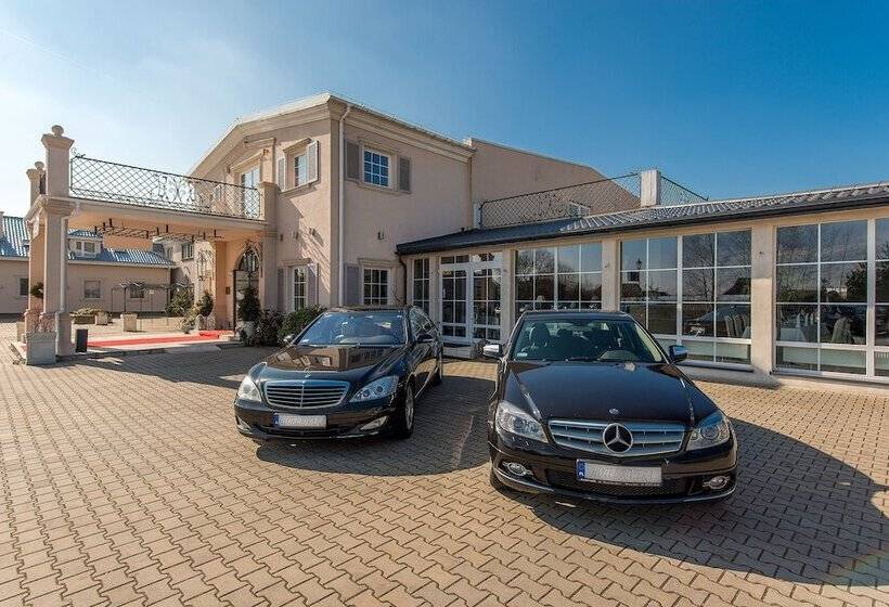 בית מלון כפרי Riviera Resort Airport Modlin