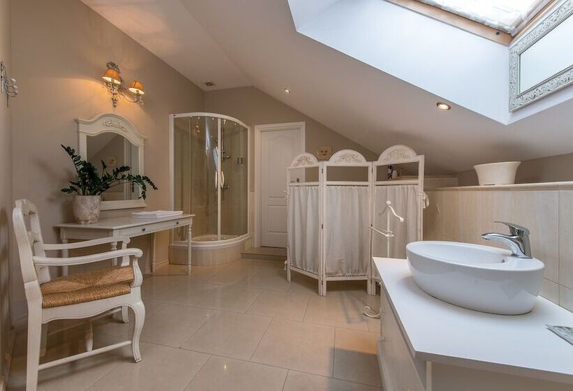 בית מלון כפרי Riviera Resort Airport Modlin