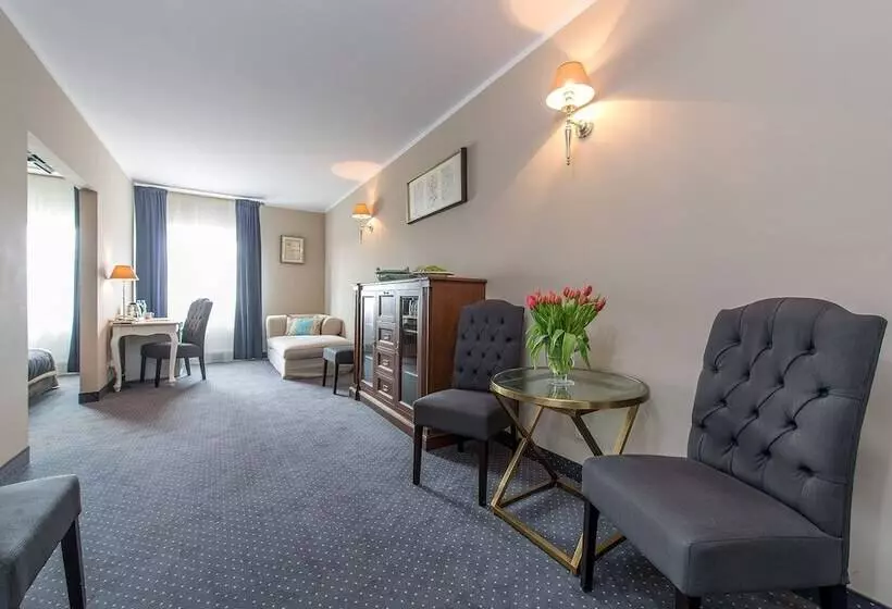 ホテル Riviera Resort Airport Modlin