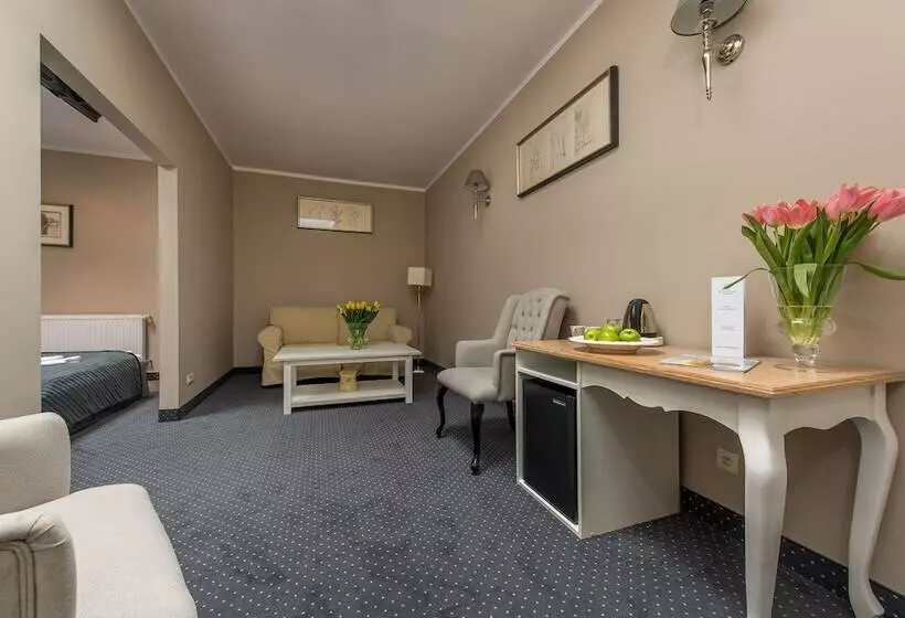 ホテル Riviera Resort Airport Modlin