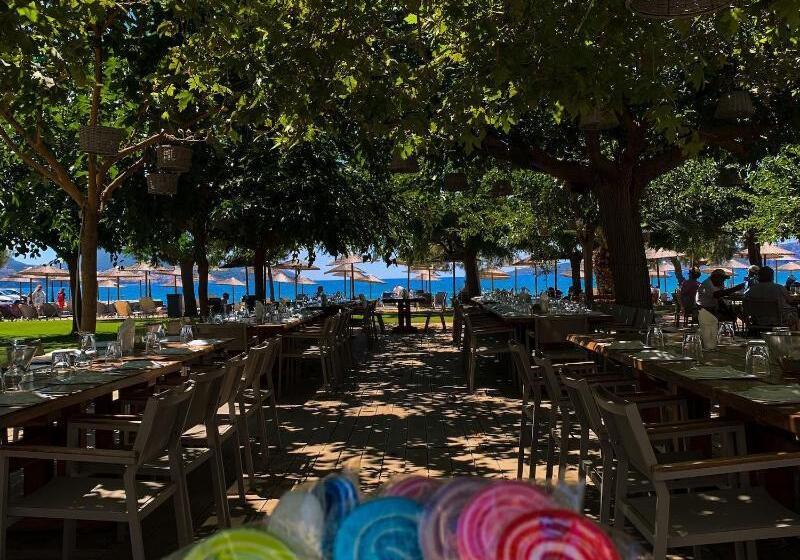 בית מלון כפרי Zoe Seaside Resort