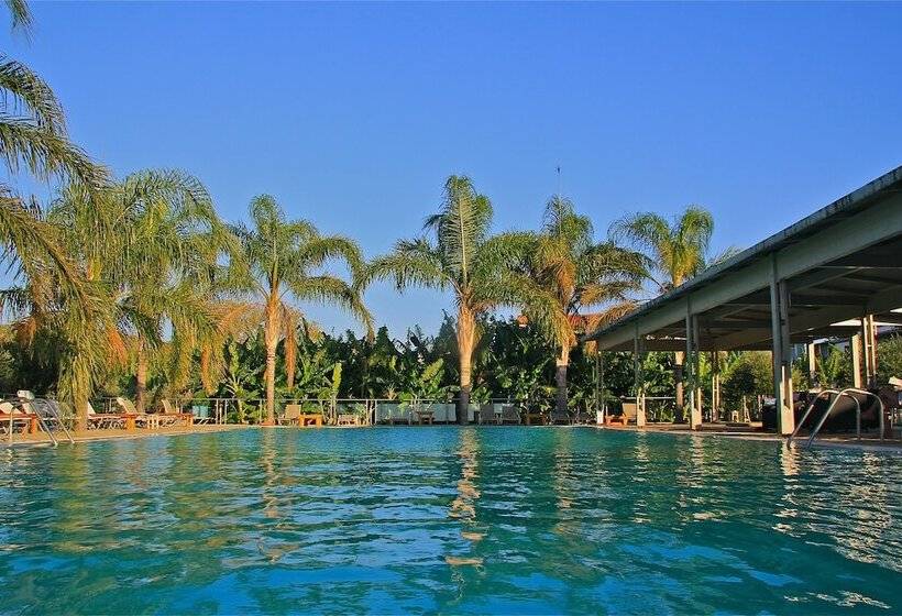 בית מלון כפרי Zoe Seaside Resort