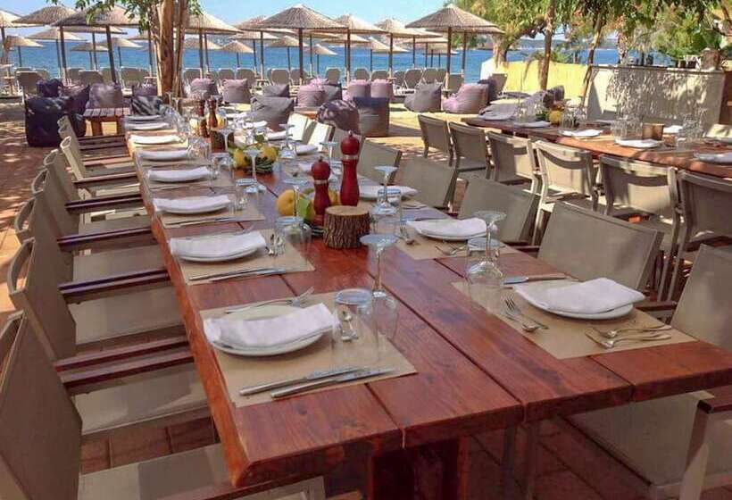 בית מלון כפרי Zoe Seaside Resort