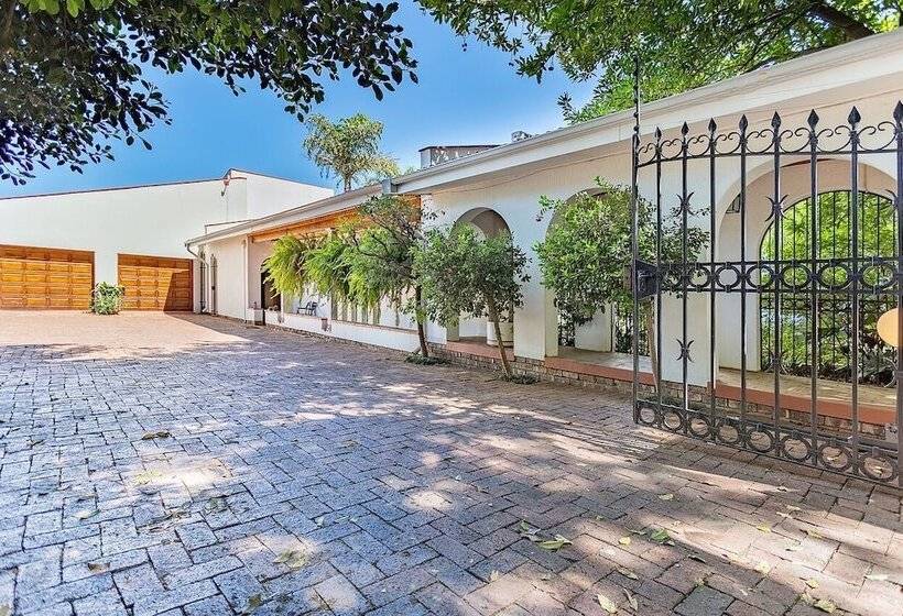 פנסיון Bay Tree Guest House