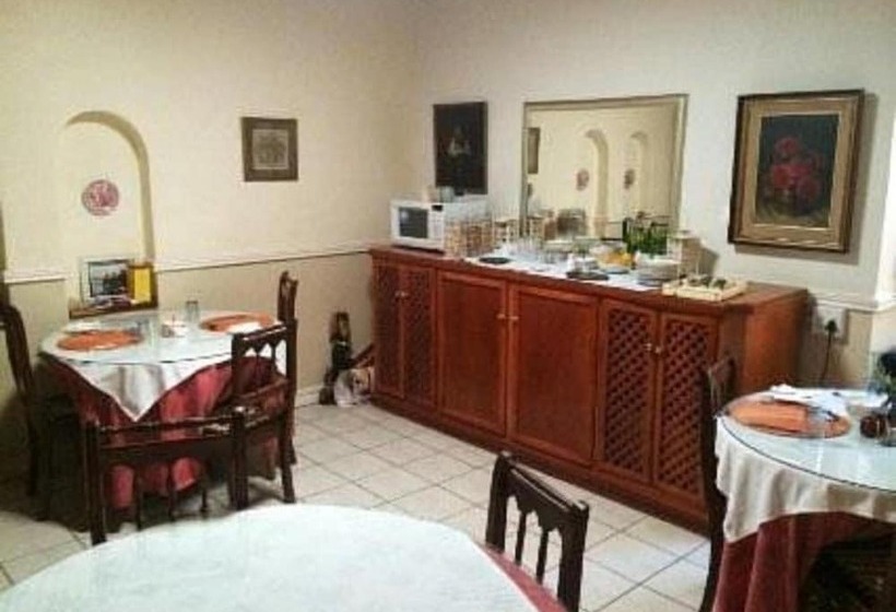 פנסיון Bay Tree Guest House