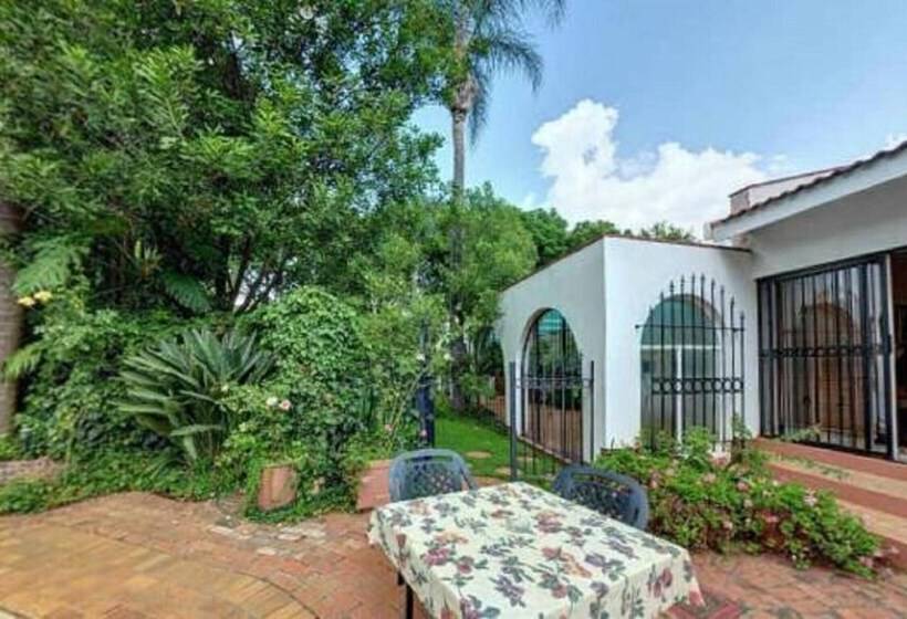 פנסיון Bay Tree Guest House