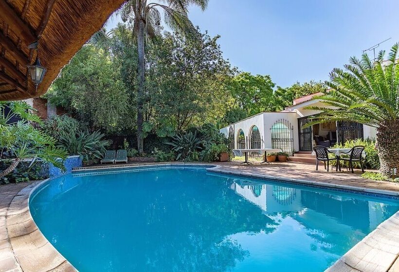 פנסיון Bay Tree Guest House