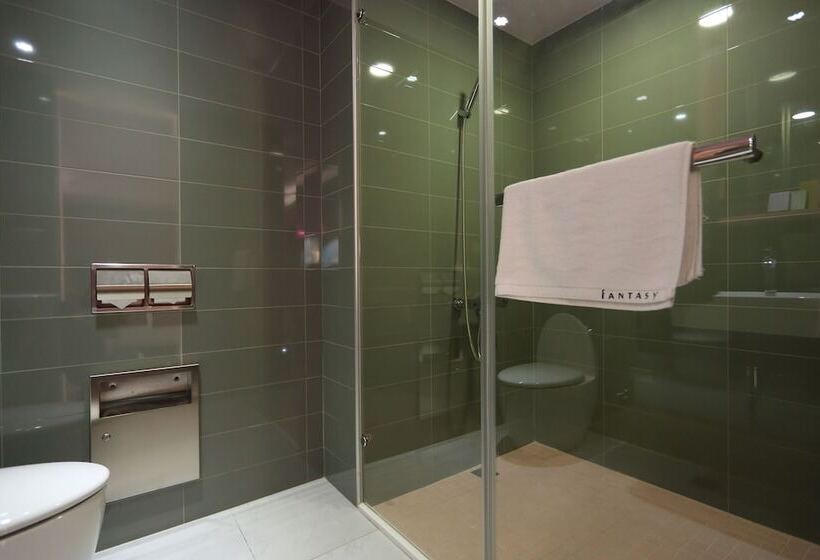 پانسیون The Fantasy Apartment