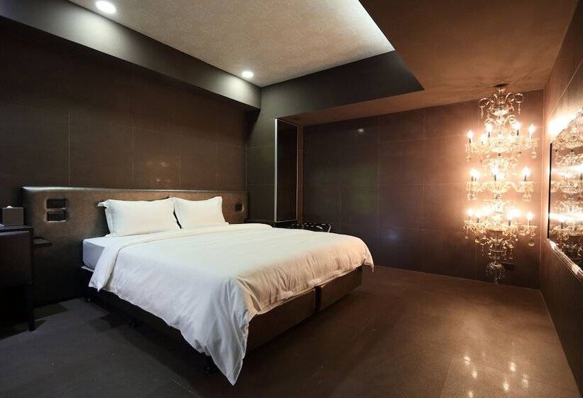 پانسیون The Fantasy Apartment