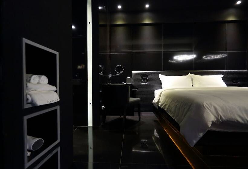 پانسیون The Fantasy Apartment