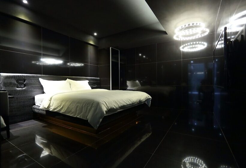 پانسیون The Fantasy Apartment