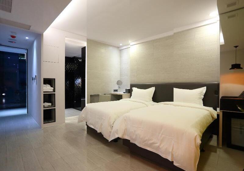 پانسیون The Fantasy Apartment