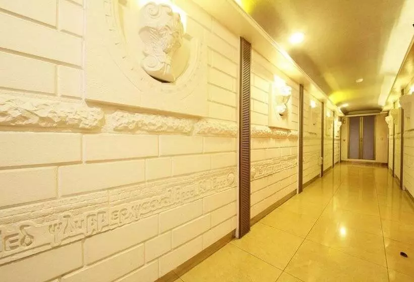 Sense Motel