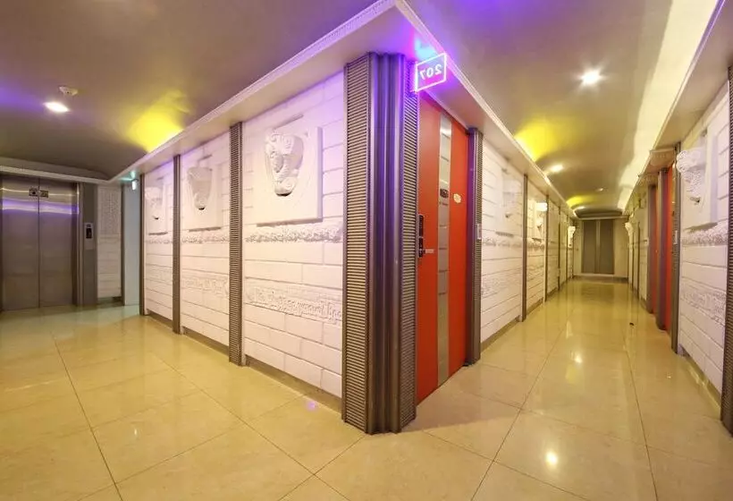 Sense Motel