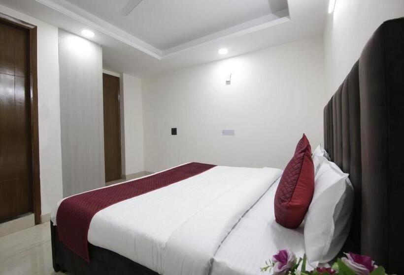 מלון כמוסות Madhav Residency