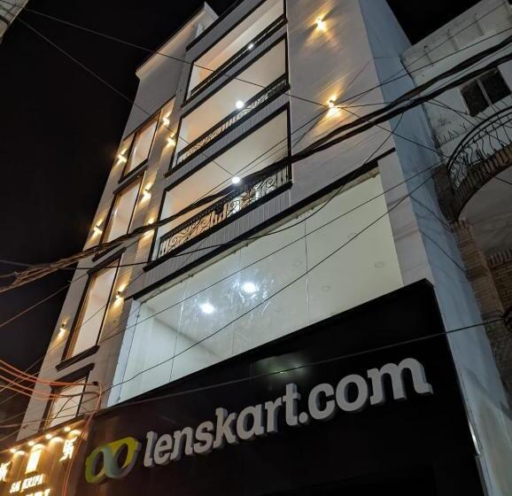 מלון כמוסות Madhav Residency