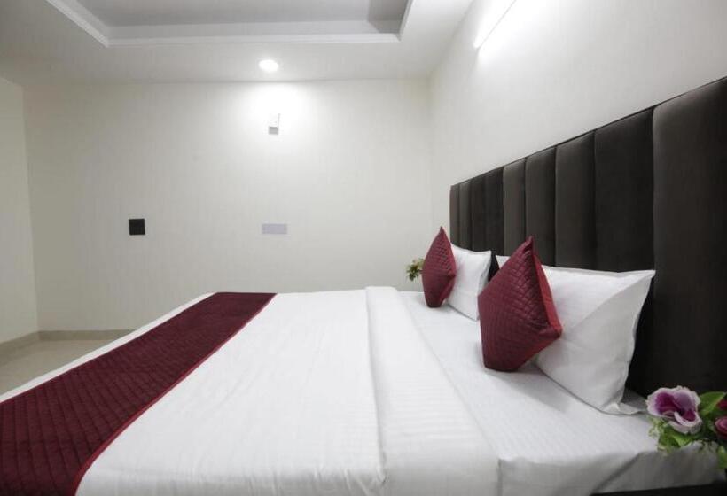 מלון כמוסות Madhav Residency