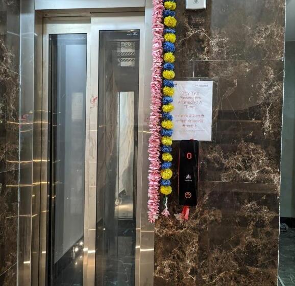 מלון כמוסות Madhav Residency