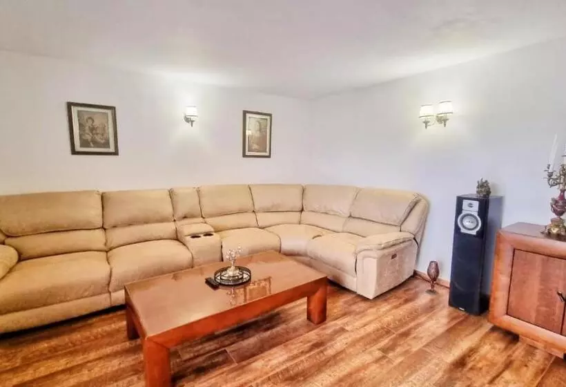 ペンション Casa Otilia   Tuzla