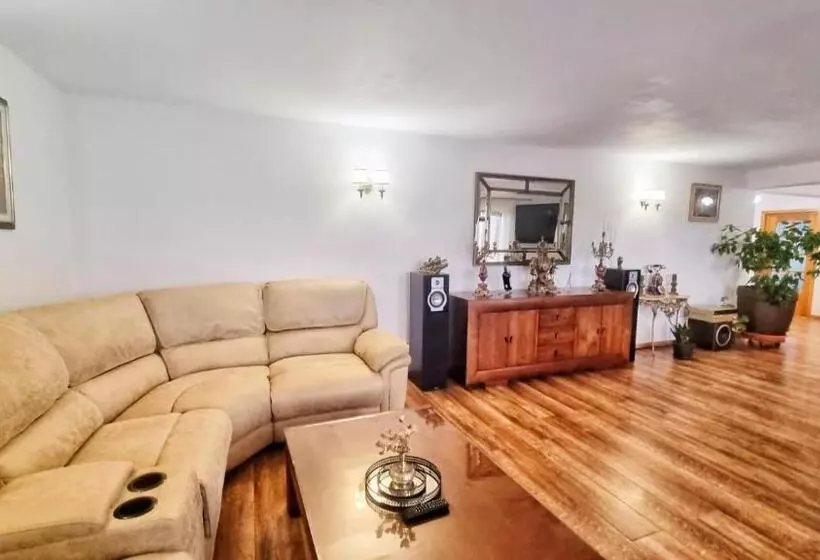 ペンション Casa Otilia   Tuzla