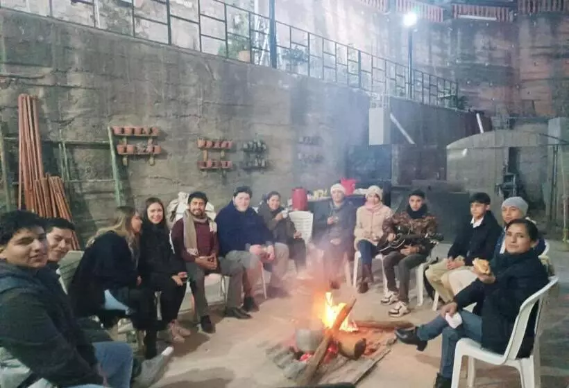 تختخواب و صبحانه Hostal Alejandra