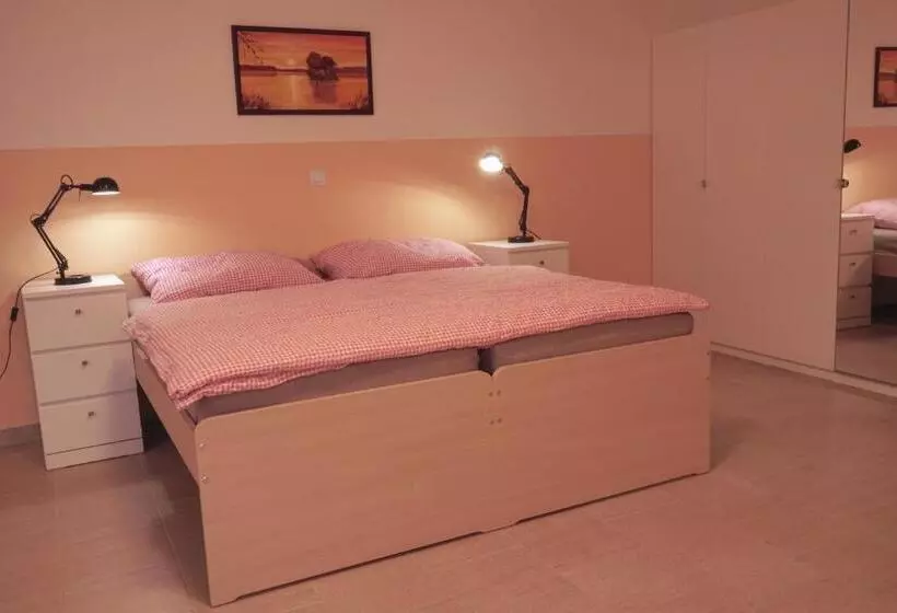 Majatalo Penzion V Podzámčí Třeboň