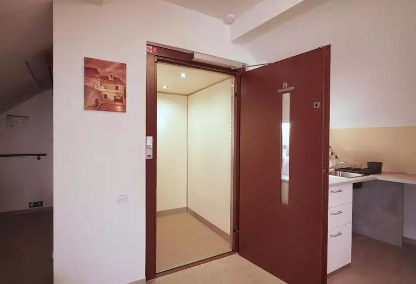 Majatalo Penzion V Podzámčí Třeboň